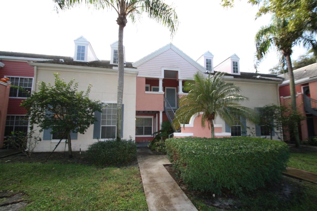 Photo of 1011 Crystal Way #L, Delray Beach, FL 33444 (MLS # R11016808)