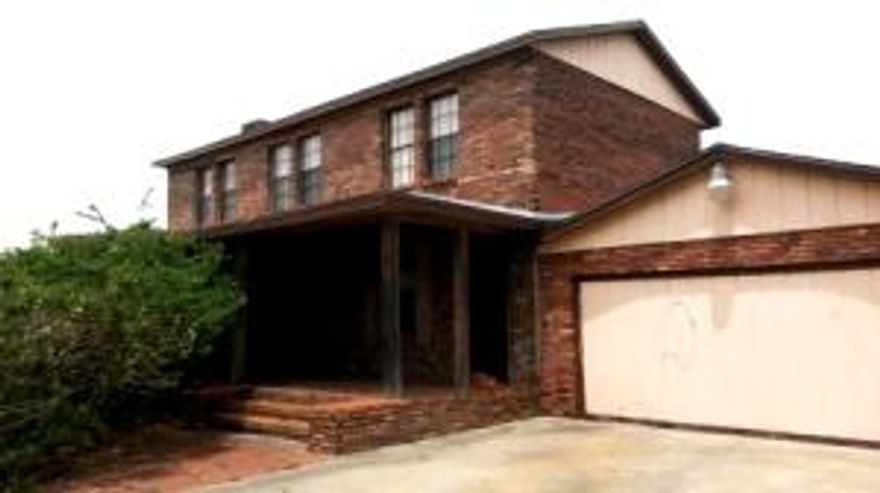 GREAT 2 STORY POOL HOME LOCATED ON A CORNER LOT WITH LOTS OF SQUARE FOOTAGE AND NICE OLD HOME FEATURES LIKE WOOD FLOORING. THIS IS A FANNIE MAE HOMEPATH PROPERTY. SEE ADDITIONAL REMARKS FOR IMPORTANT INFO. SOLD STRICTLY AS-IS WITH BUYER SIGNING A HOLD HARMLESS.