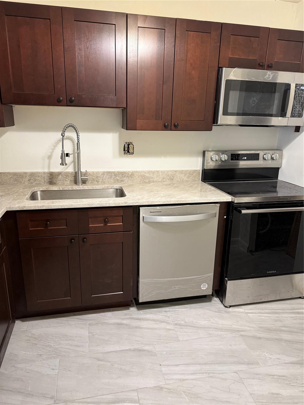 Spacious 2/2 with all brand new appliances and full renovation. Washer Dryer in unit. Pets welcome with deposit.
Equal Housing Opportunity