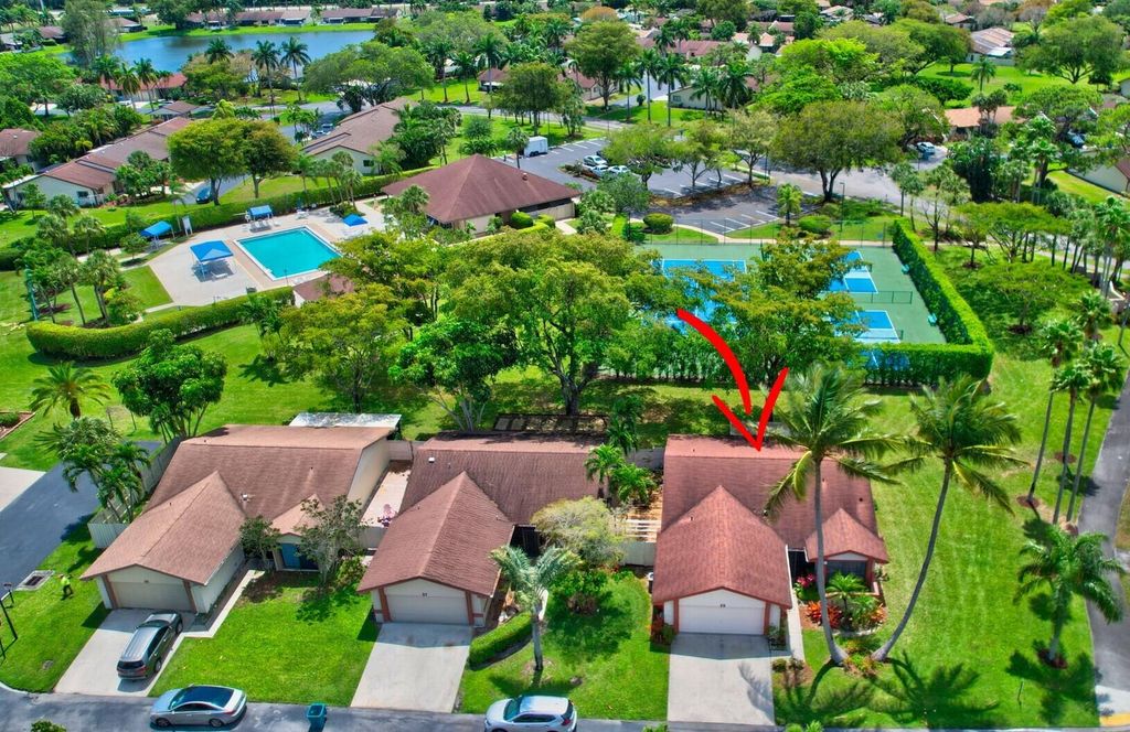 Photo of 29 Fawlkland Circle, Boynton Beach, FL 33426 (MLS # R11080910)