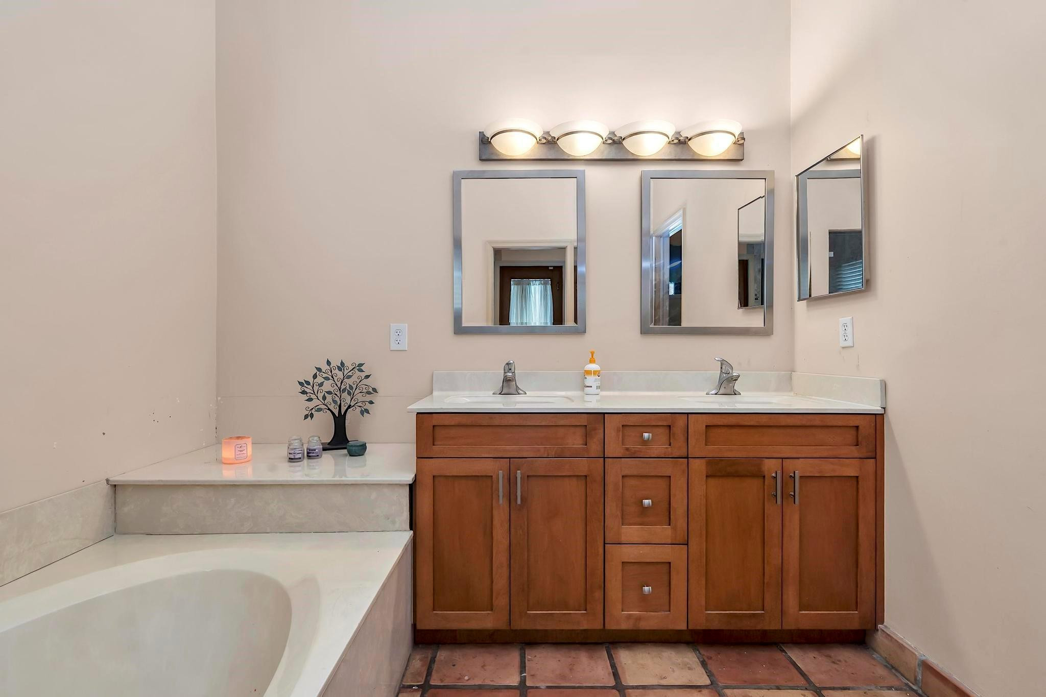 West Glen 128-3 B - Residential