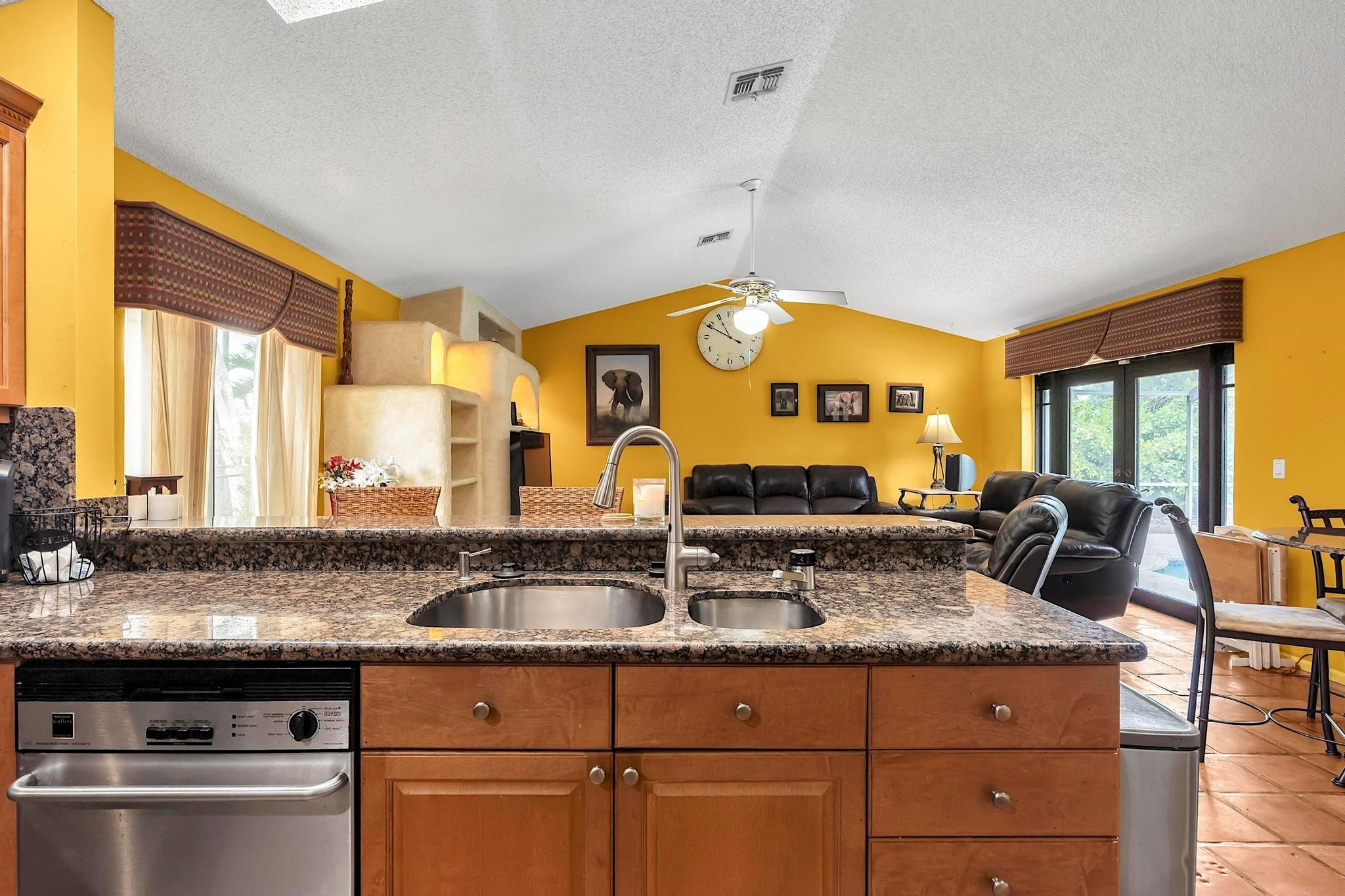 West Glen 128-3 B - Residential