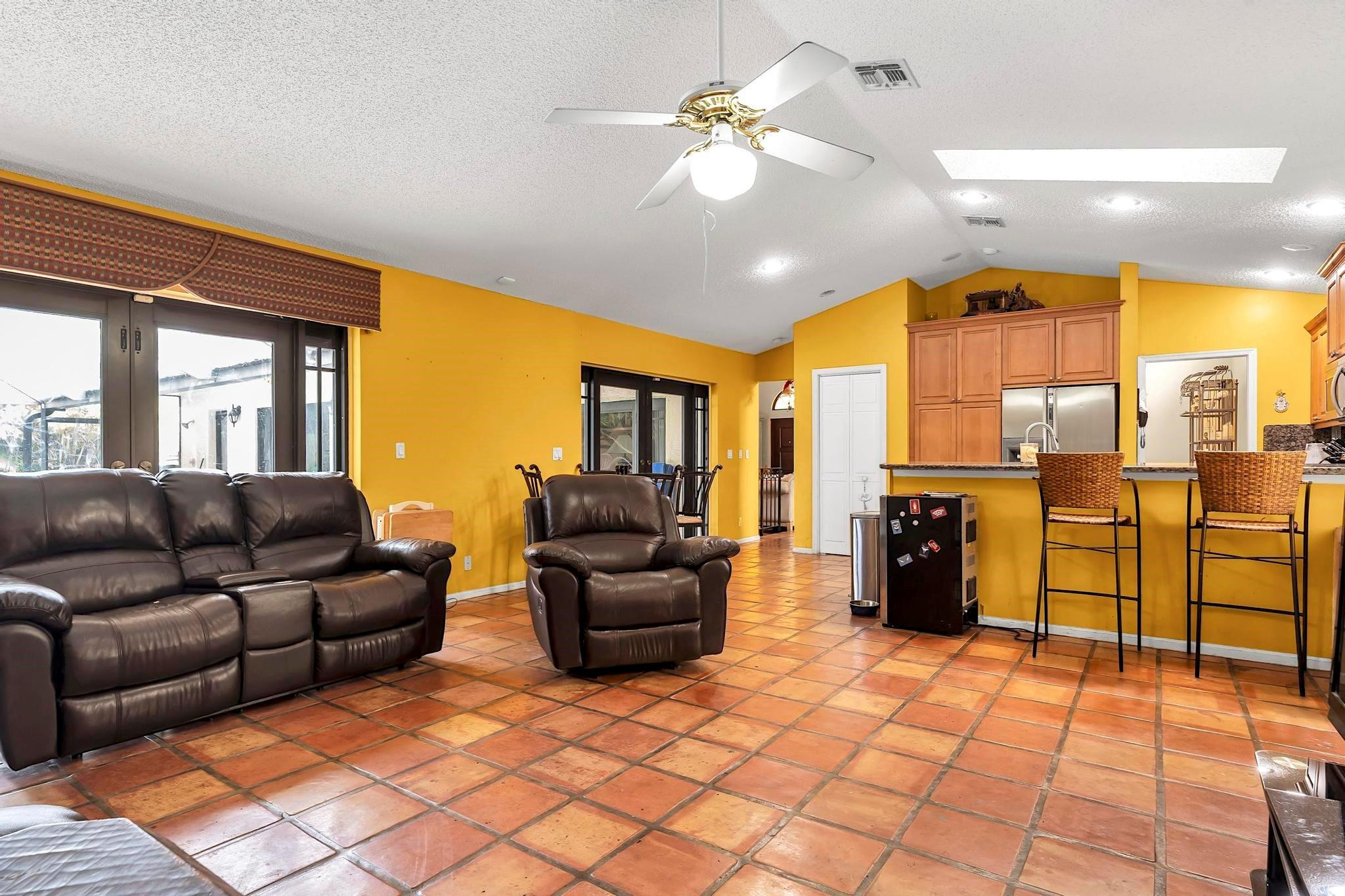 West Glen 128-3 B - Residential