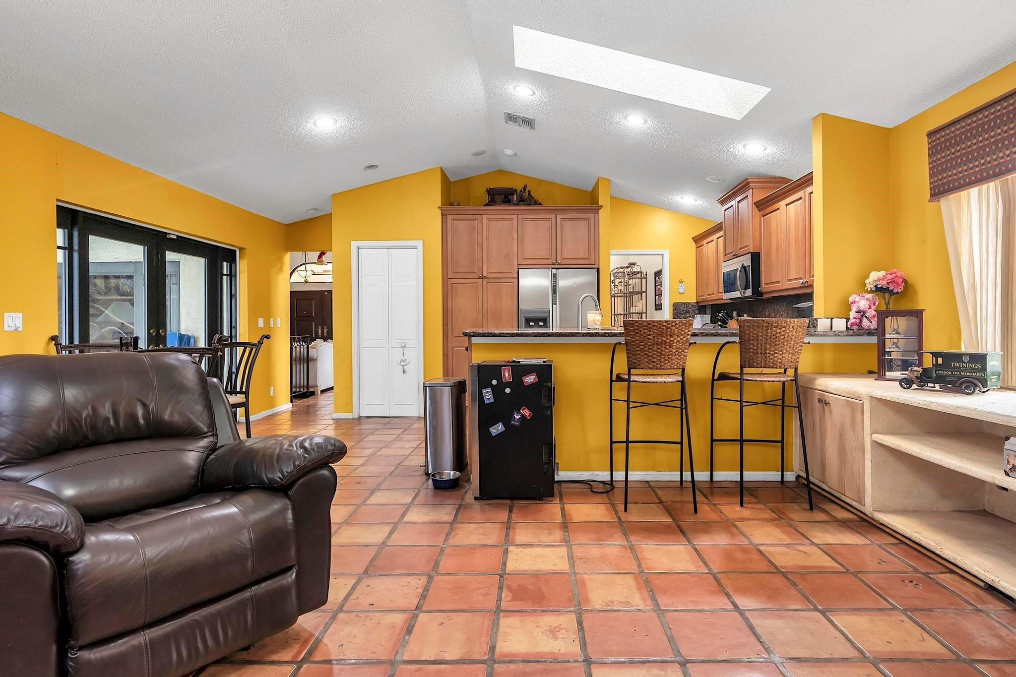 West Glen 128-3 B - Residential