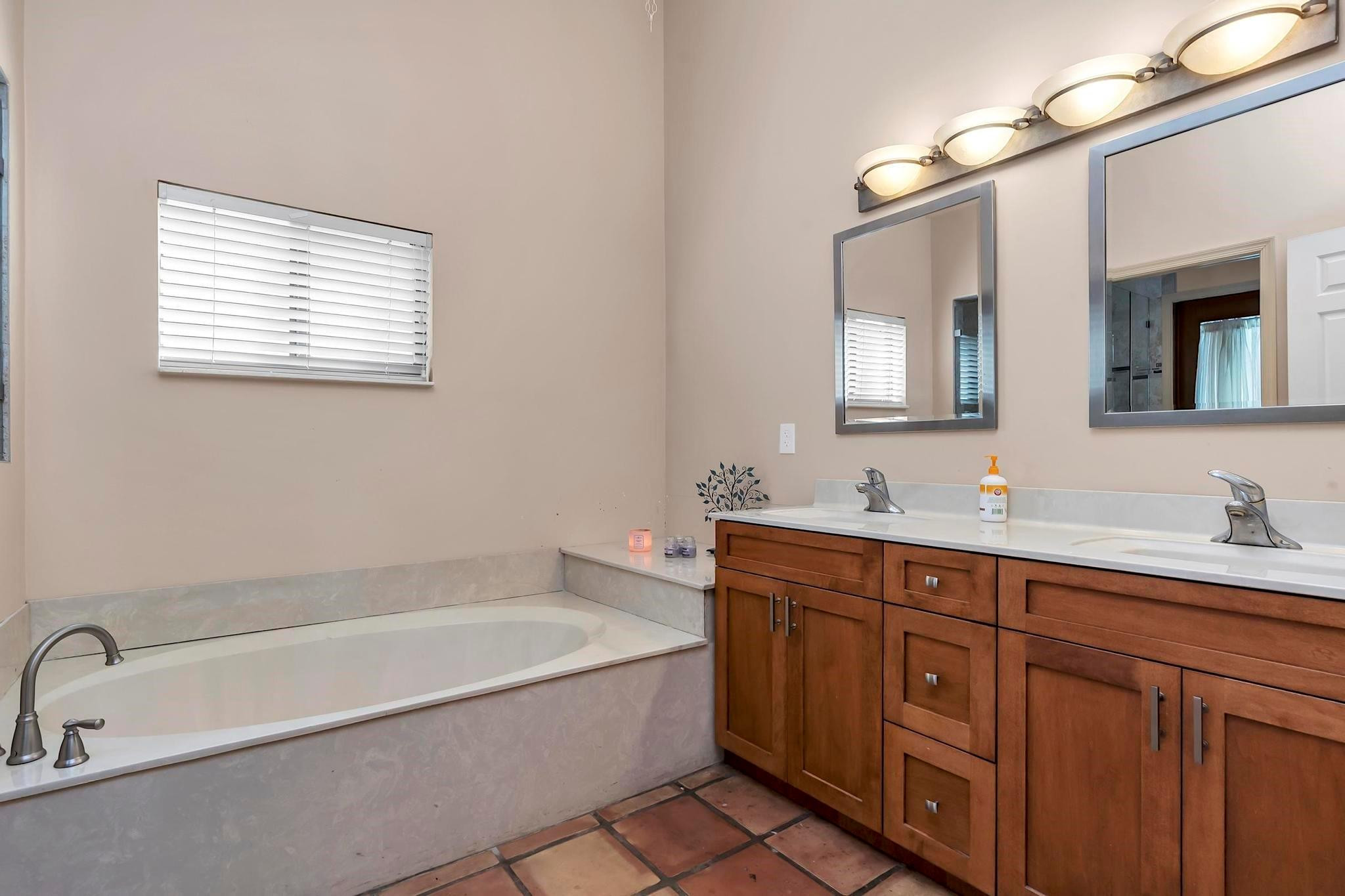 West Glen 128-3 B - Residential