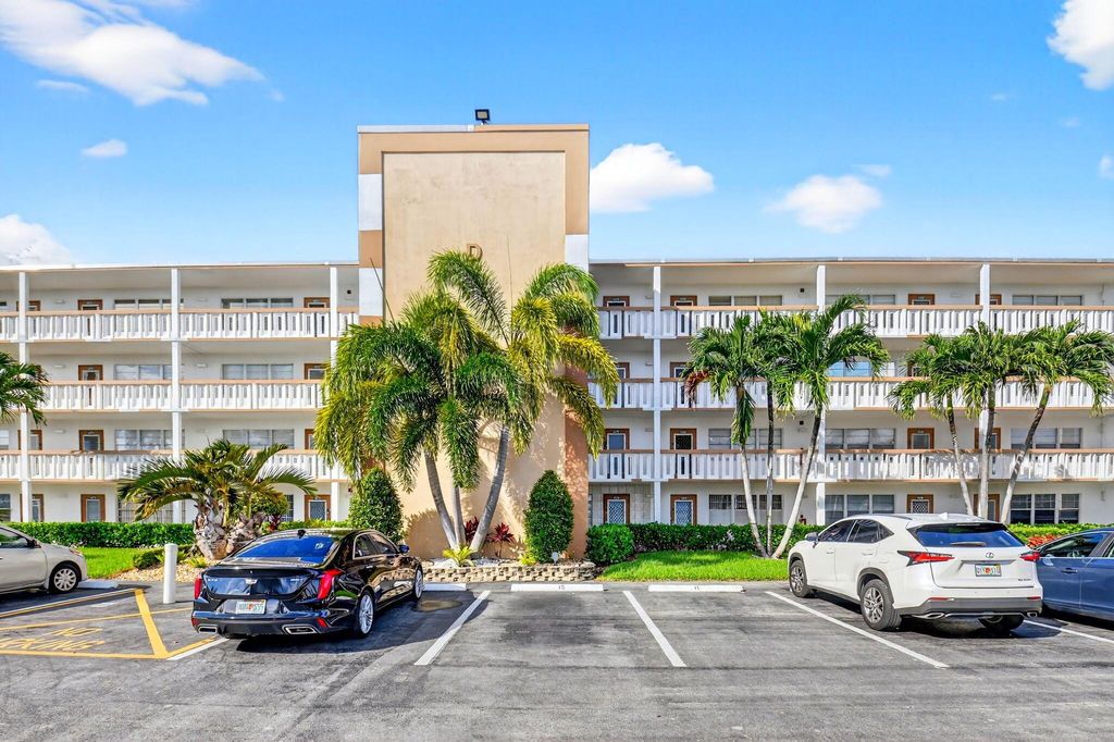 Photo of 1069 Cornwall D #D, Boca Raton, FL 33434 (MLS # R11133205)
