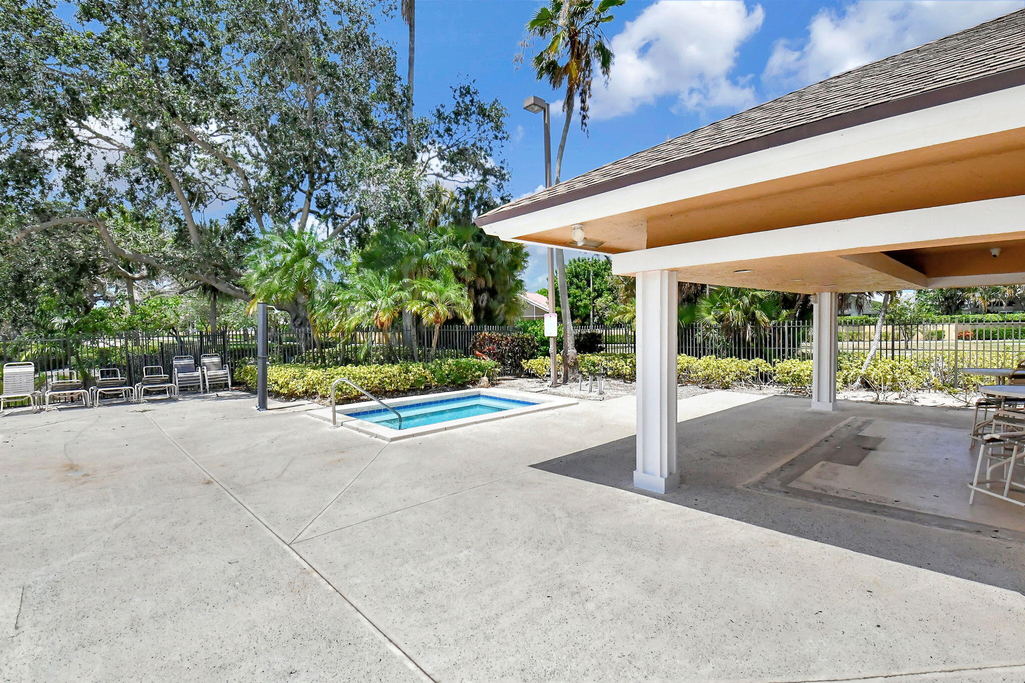 LAWRENCE GROVE 1 REPL - Residential