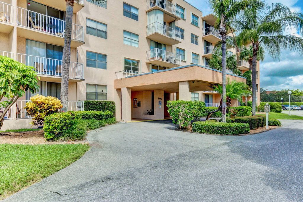 Photo of 500 Executive Center Drive #3f, West Palm Beach, FL 33401 (MLS # B26028881)