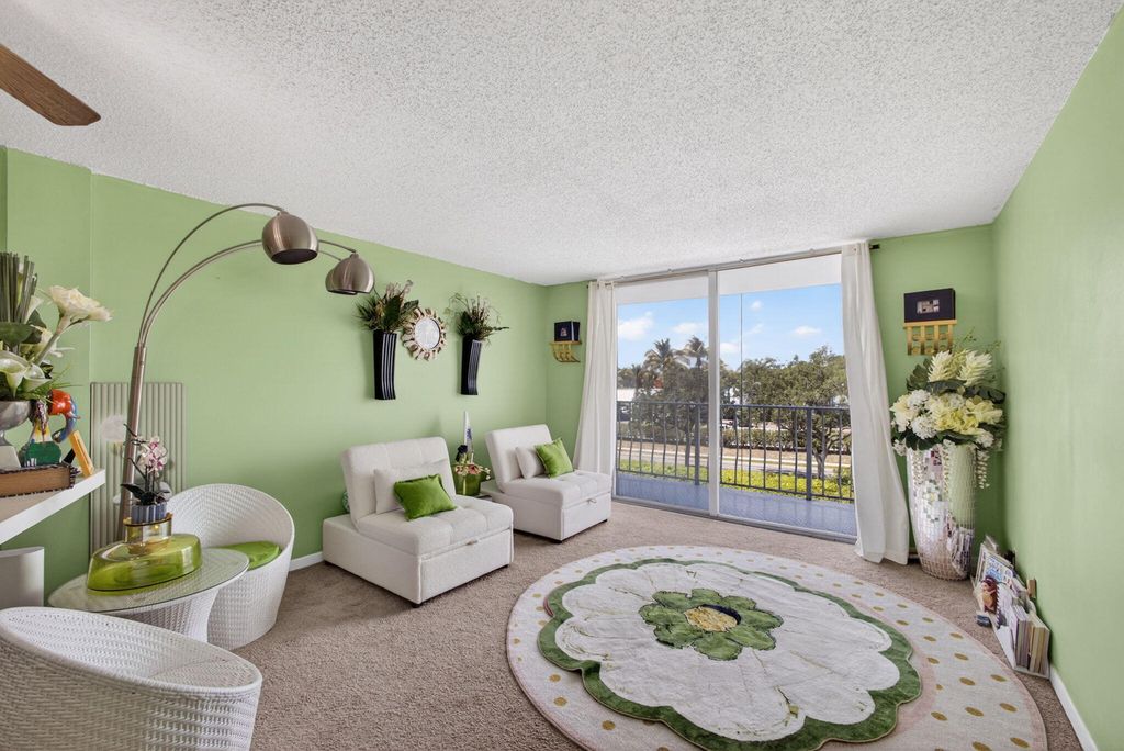 Photo of 500 Executive Center Drive #3f, West Palm Beach, FL 33401 (MLS # B26028881)