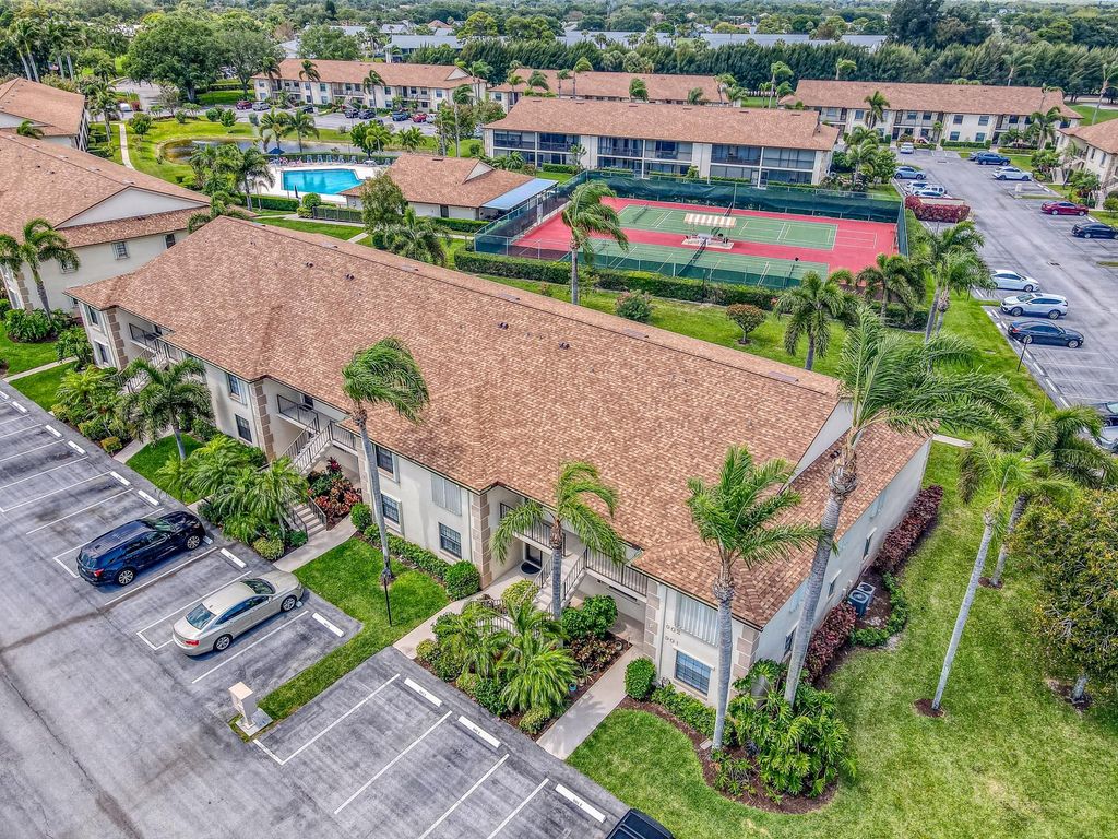 Photo of 901 Pinecrest Circle #E, Jupiter, FL 33458 (MLS # R11080186)