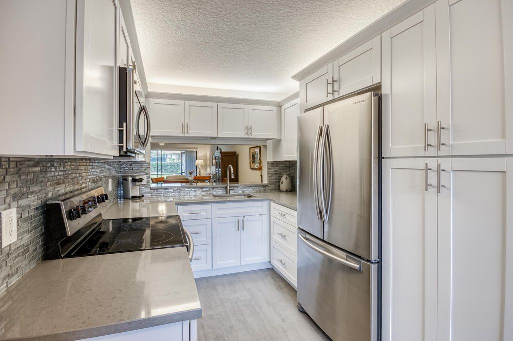 Photo of 901 Pinecrest Circle #E, Jupiter, FL 33458 (MLS # R11080186)