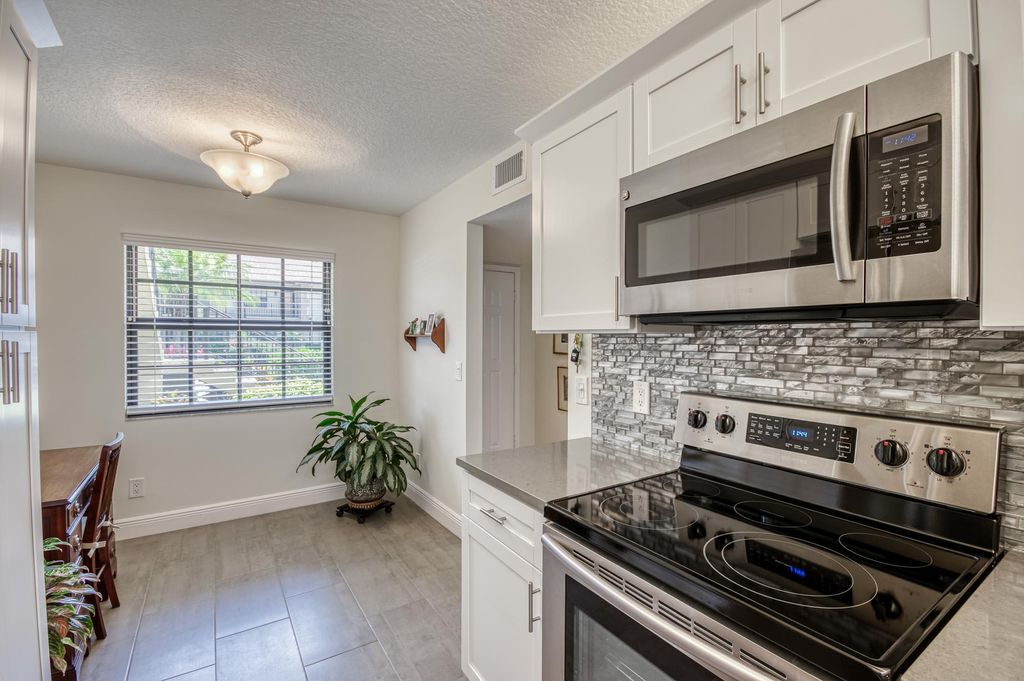 Photo of 901 Pinecrest Circle #E, Jupiter, FL 33458 (MLS # R11080186)