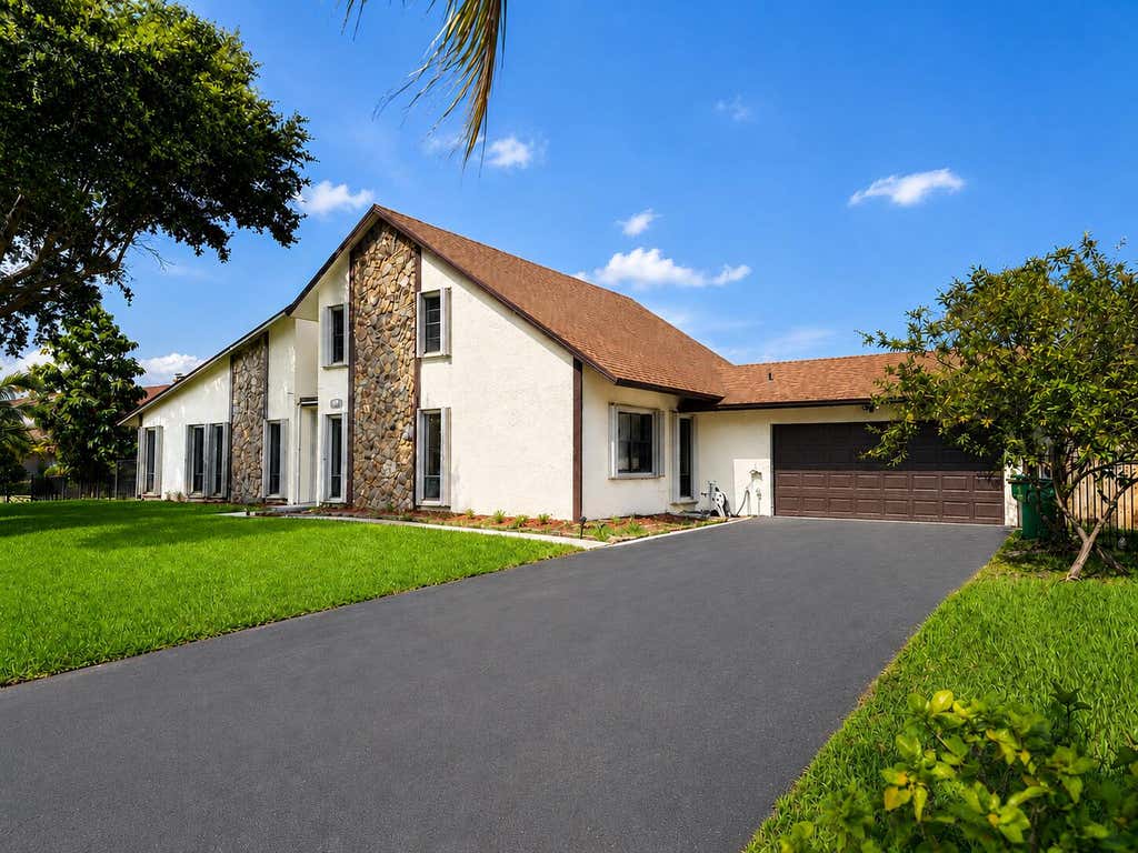 Photo of 1640 SW 120TH Terrace, Davie, FL 33325 (MLS # B26055983)