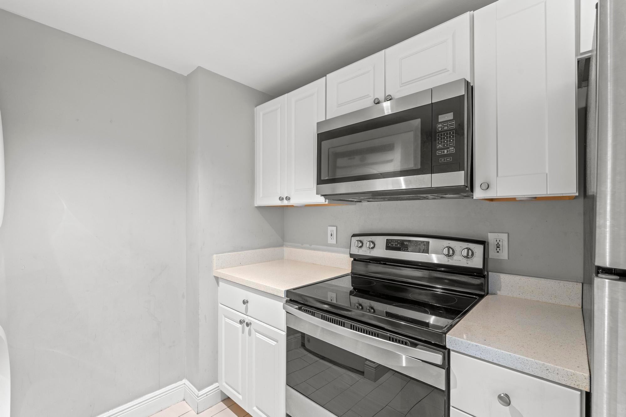 Properties 2060 GREENVIEW SHORES Boulevard 322