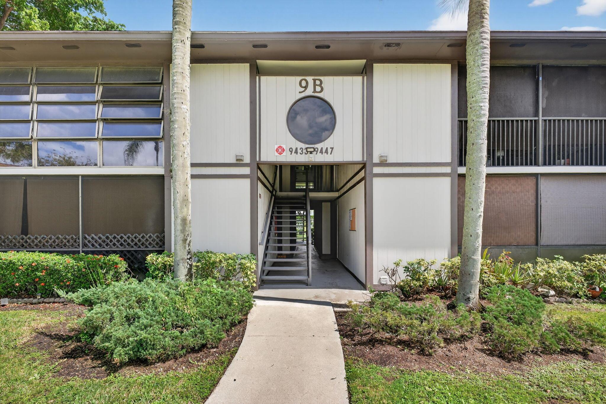 Clean and bright 2 bedroom/2 bath 1st floor apartment with updated kitchen and bathrooms.  Spacious master bedroom with walk-in closet, washer and dryer in unit, no carpet throughout and a serene screened-in patio with views of the garden.  Low monthly fee includes exterior building insurance, cable, internet, water and common areas.
