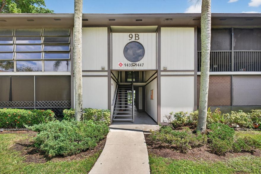 Clean and bright 2 bedroom/2 bath 1st floor apartment with updated kitchen and bathrooms.  Spacious master bedroom with walk-in closet, washer and dryer in unit, no carpet throughout and a serene screened-in patio with views of the garden.  Low monthly fee includes exterior building insurance, cable, internet, water and common areas.