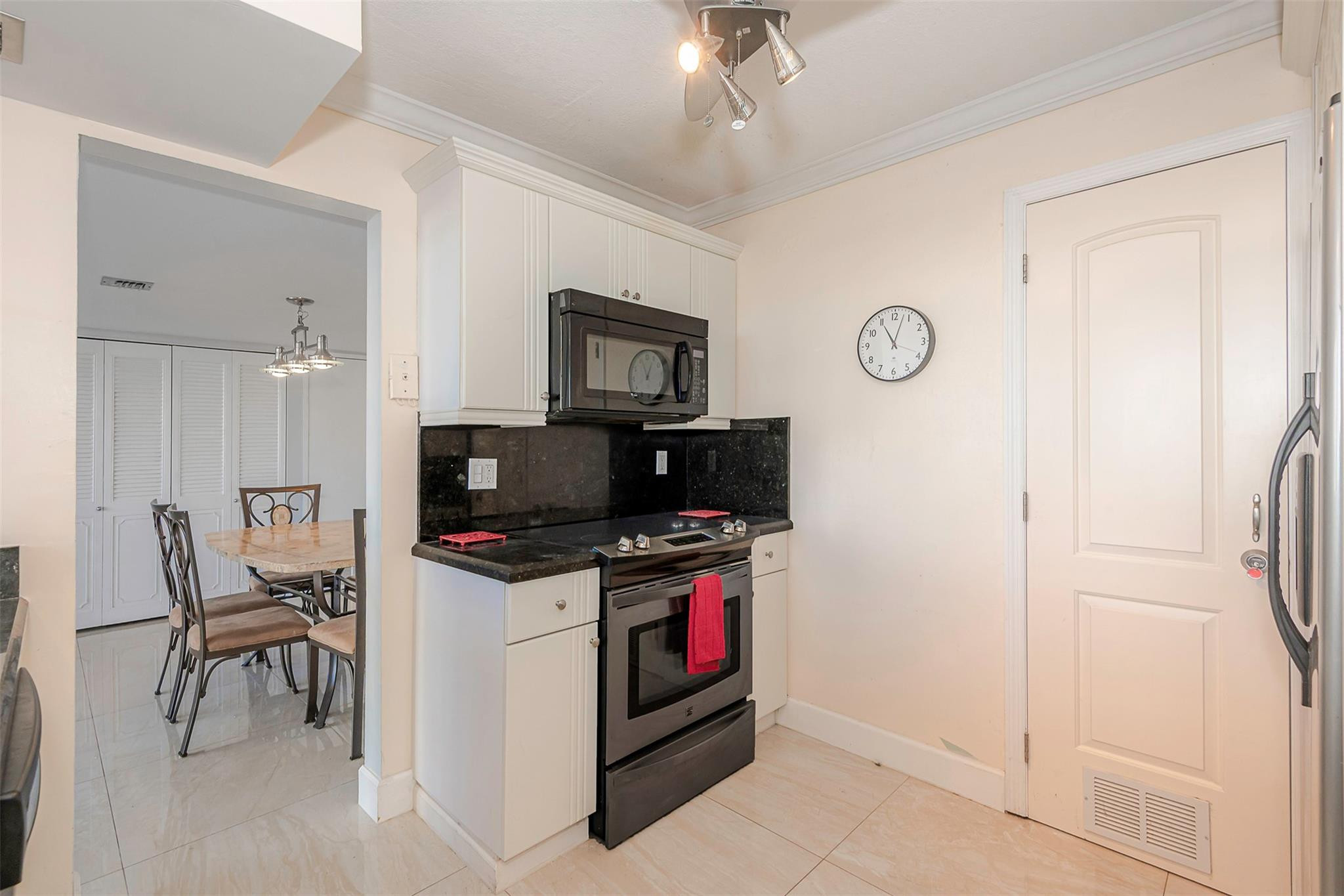 AVANT GARDE CONDO - Residential Lease