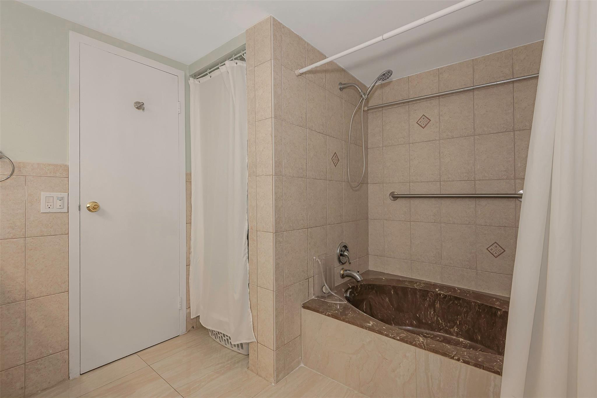 AVANT GARDE CONDO - Residential Lease