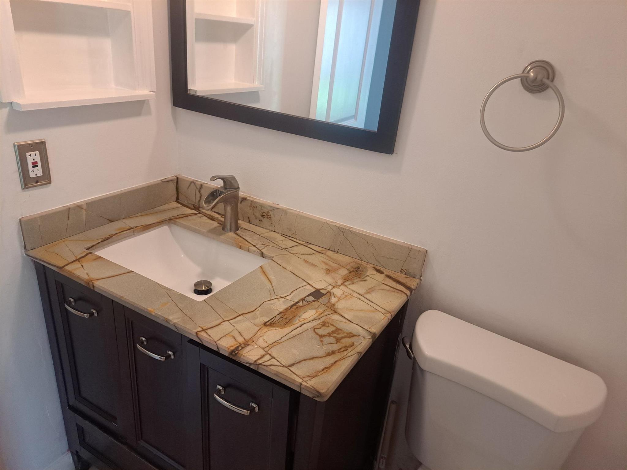 ISLAND HOUSE CONDOMINIUM - Residential Lease