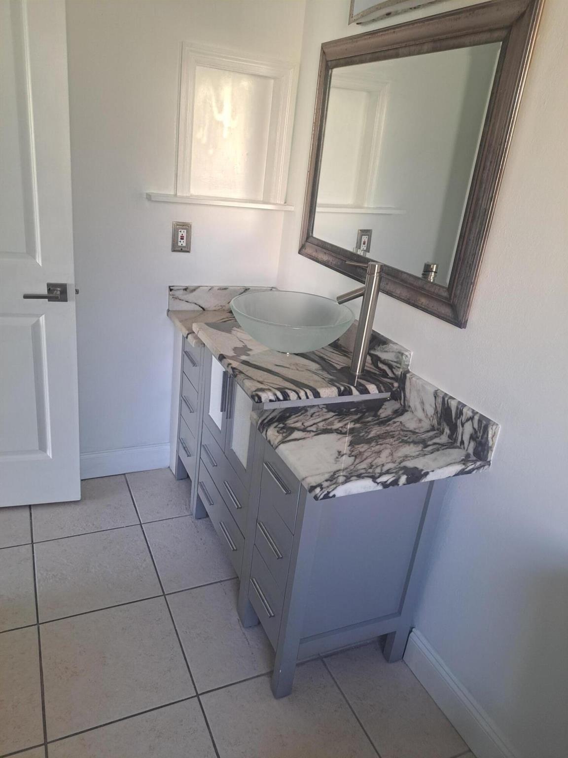 ISLAND HOUSE CONDOMINIUM - Residential Lease