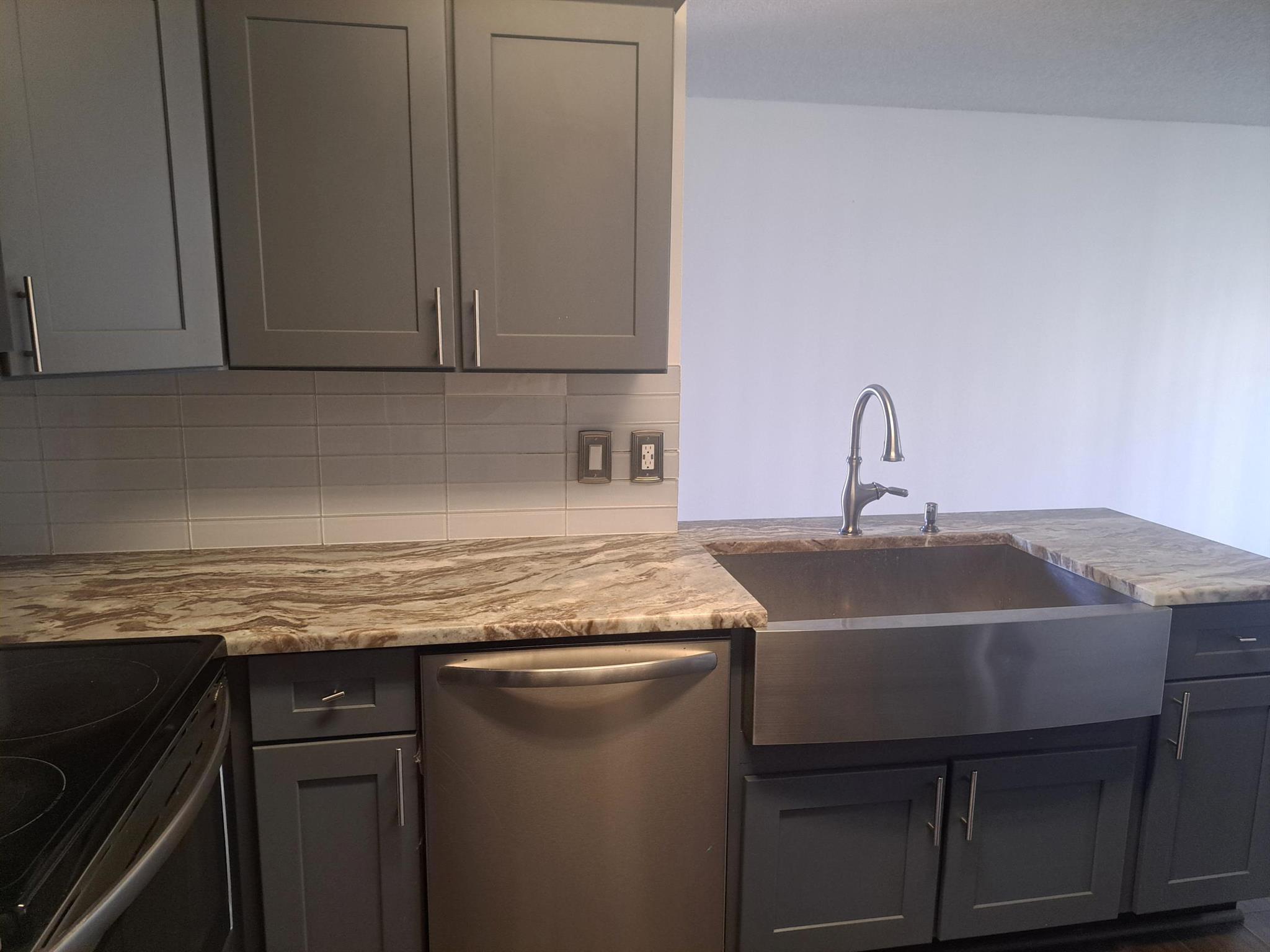 ISLAND HOUSE CONDOMINIUM - Residential Lease