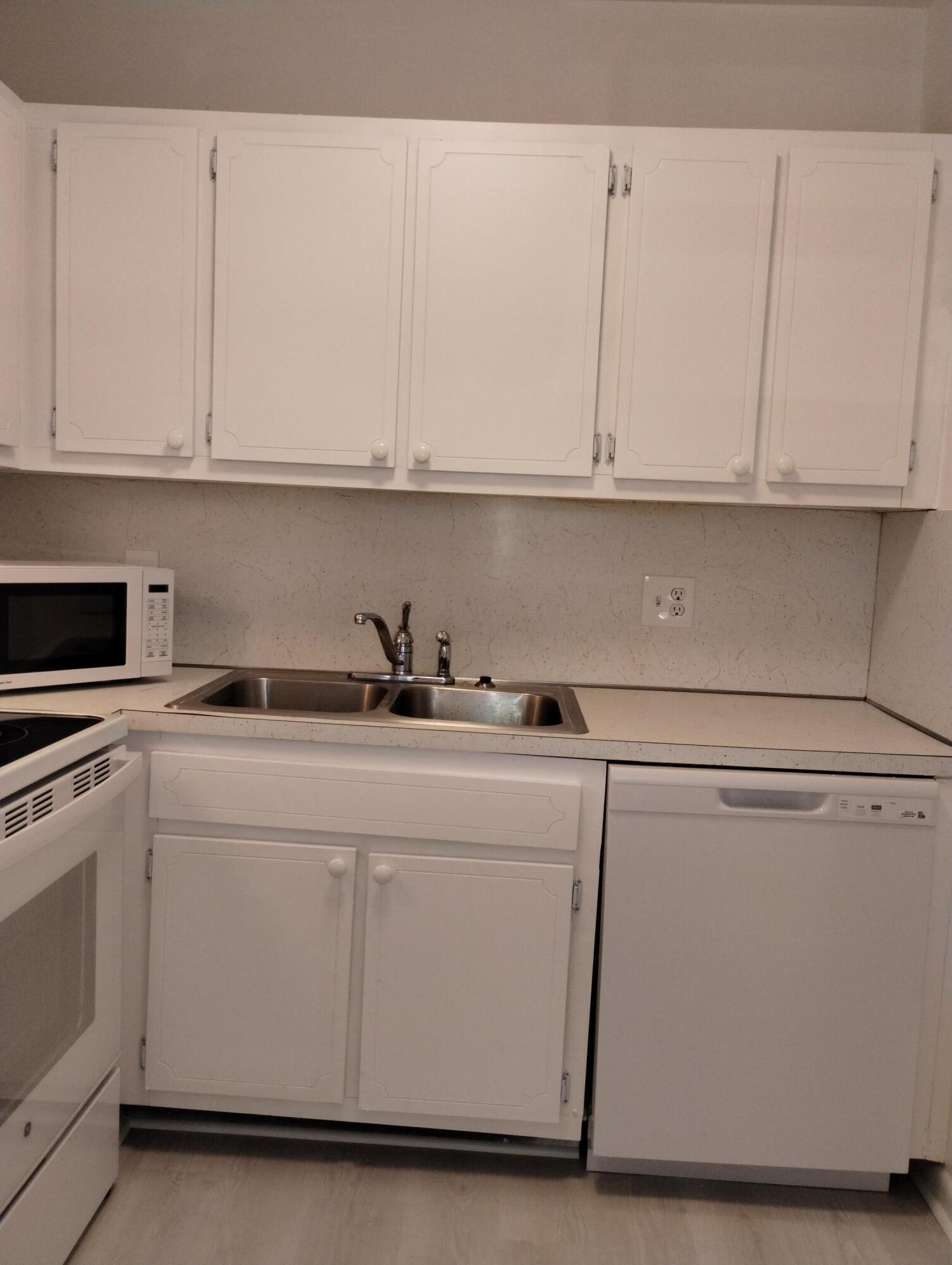 MURRY HILLS APT BLDG CONDO - Residential Lease