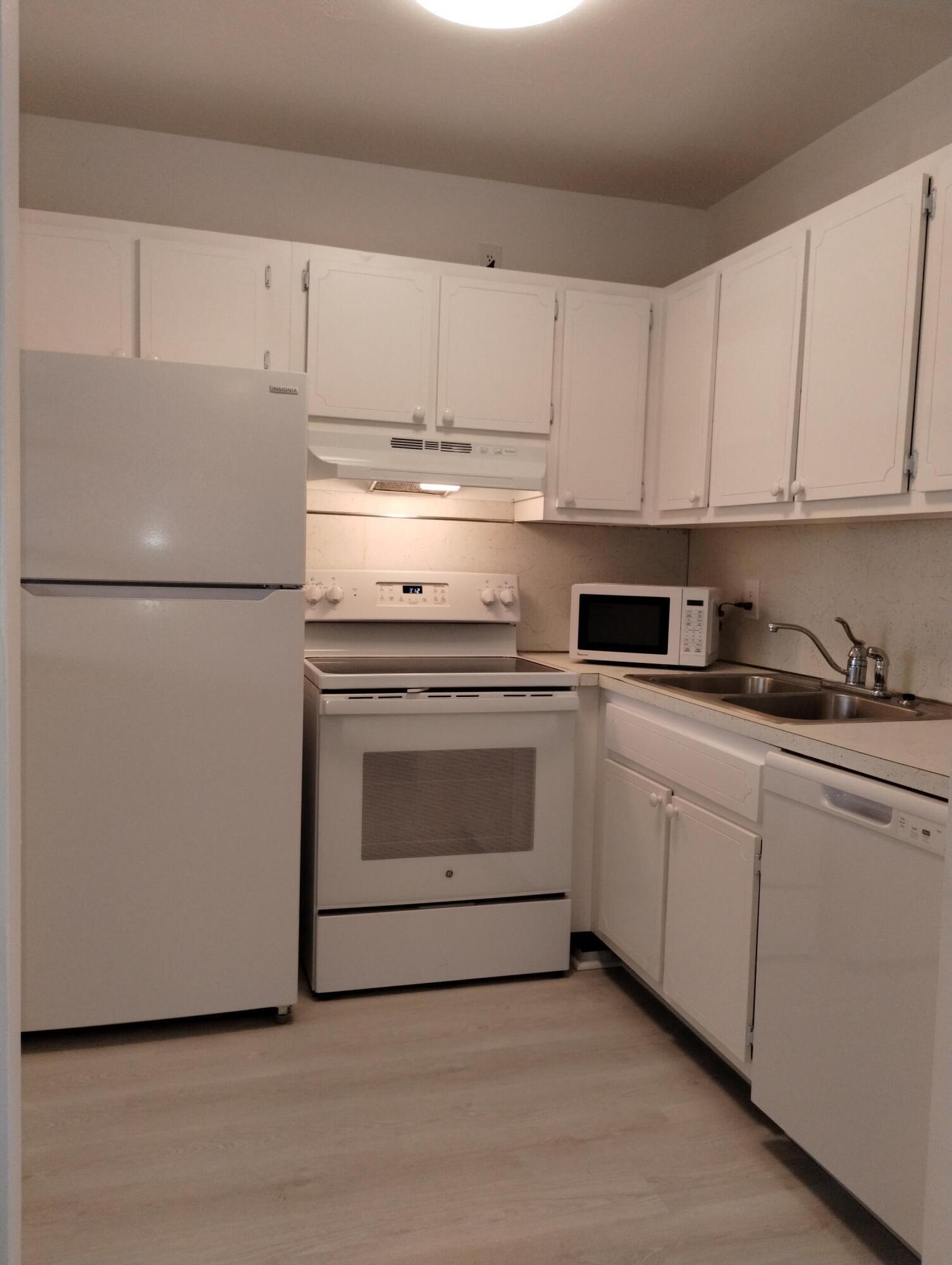 MURRY HILLS APT BLDG CONDO - Residential Lease