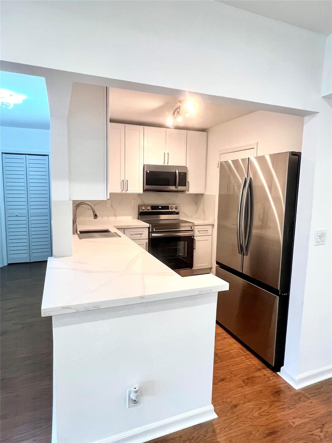 IMPERIAL POINT COLONNADES - Residential