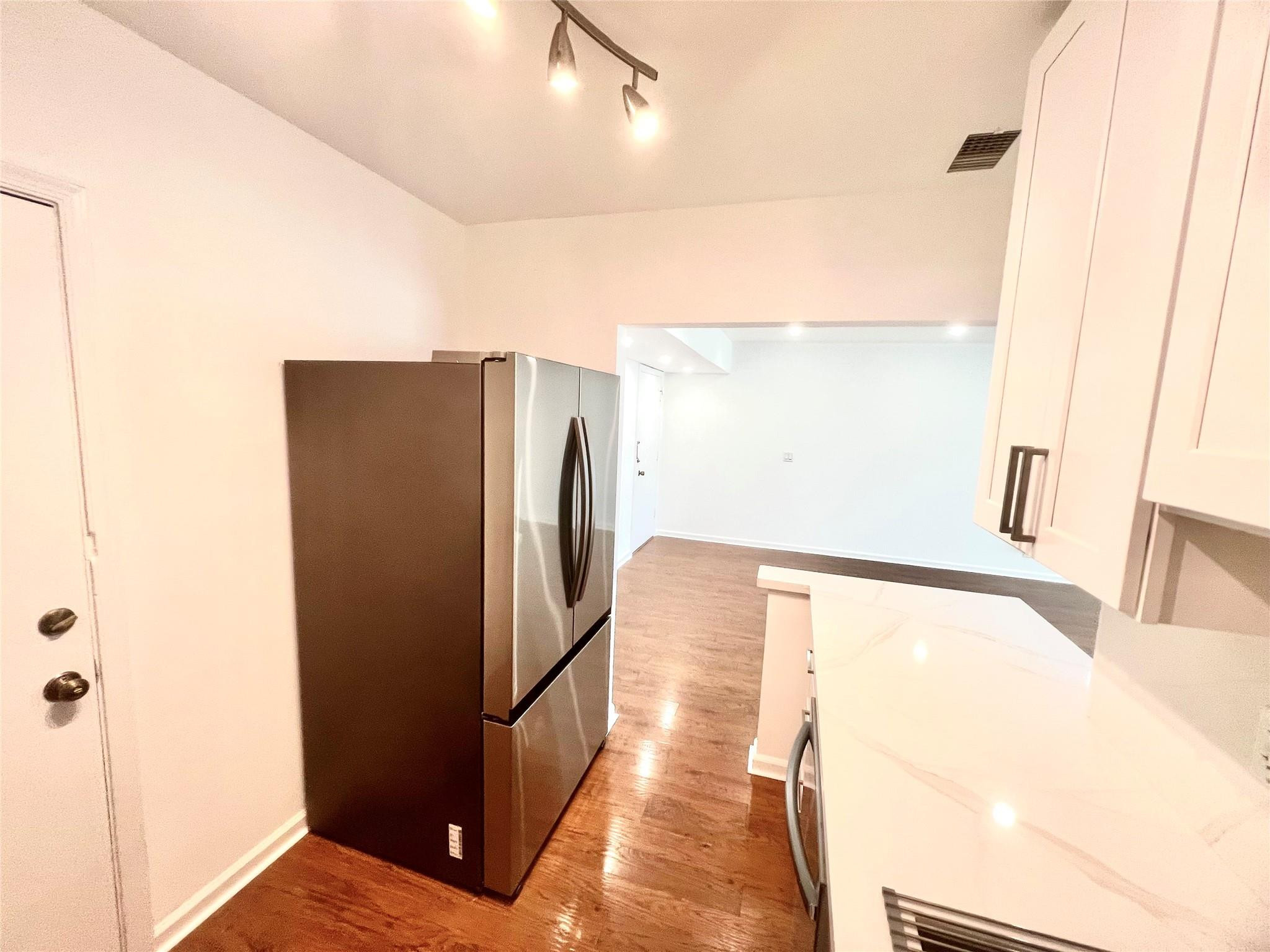 IMPERIAL POINT COLONNADES - Residential