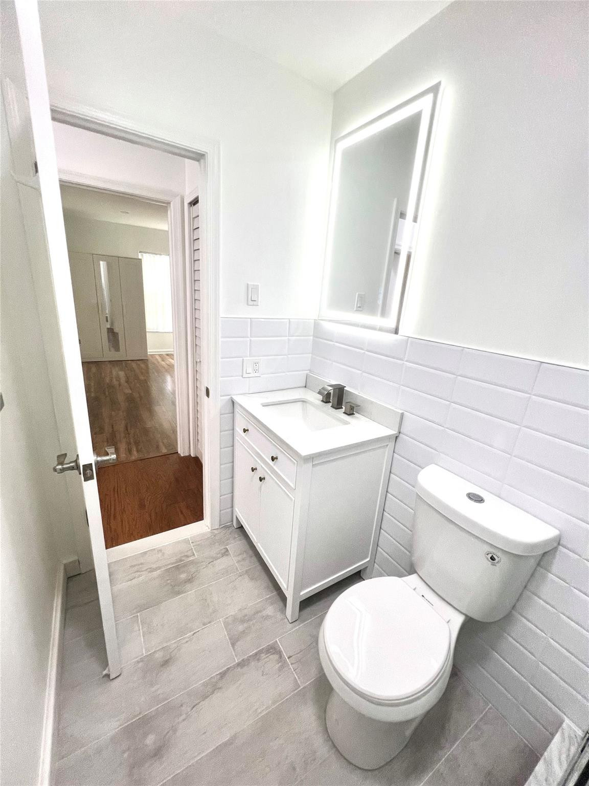 IMPERIAL POINT COLONNADES - Residential