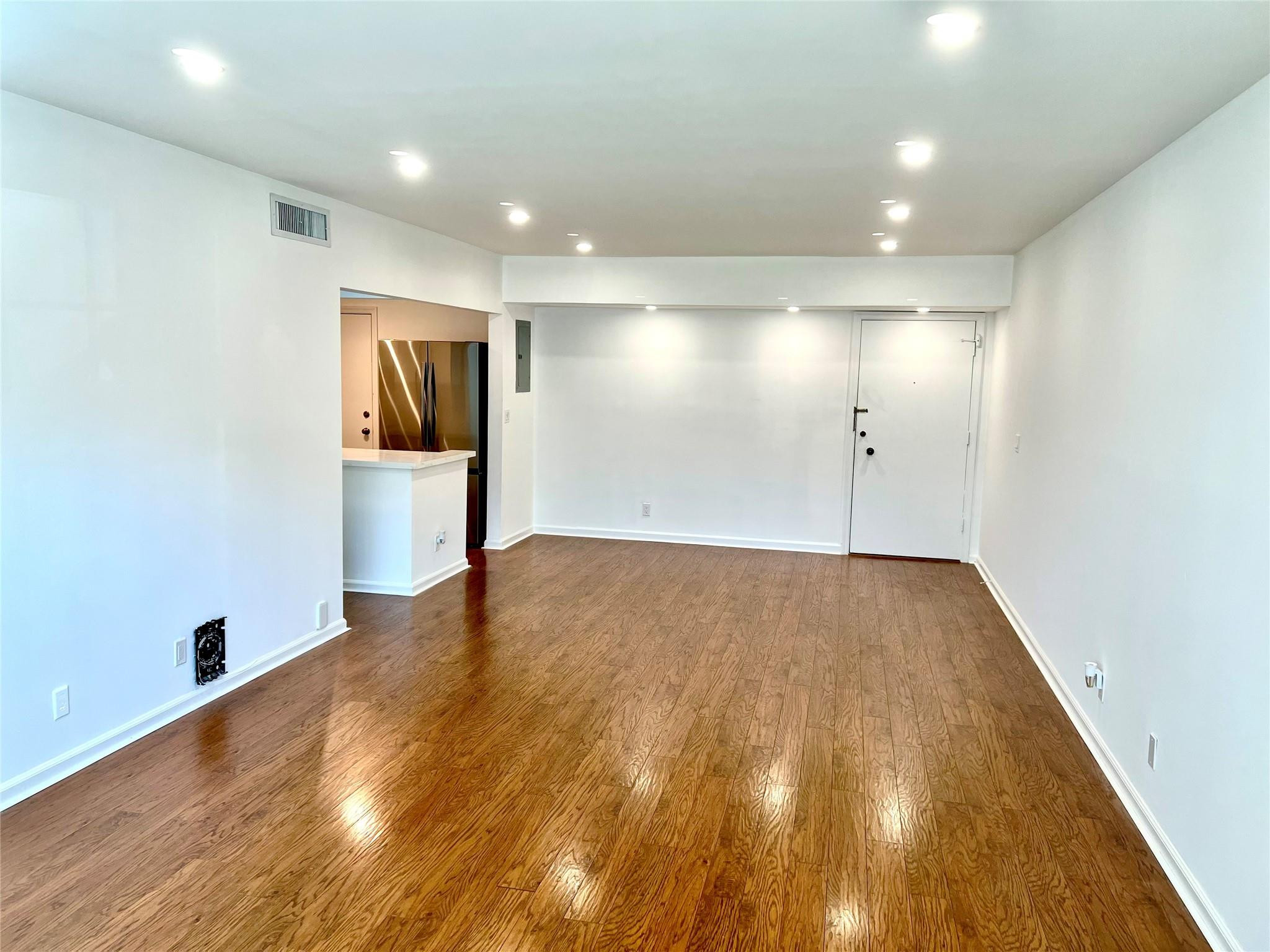 IMPERIAL POINT COLONNADES - Residential