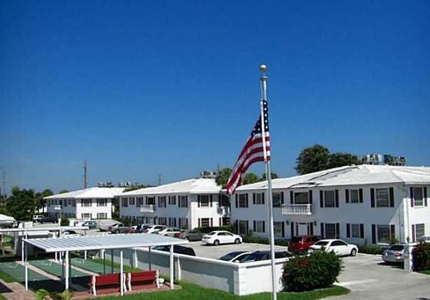 IMPERIAL POINT COLONNADES - Residential