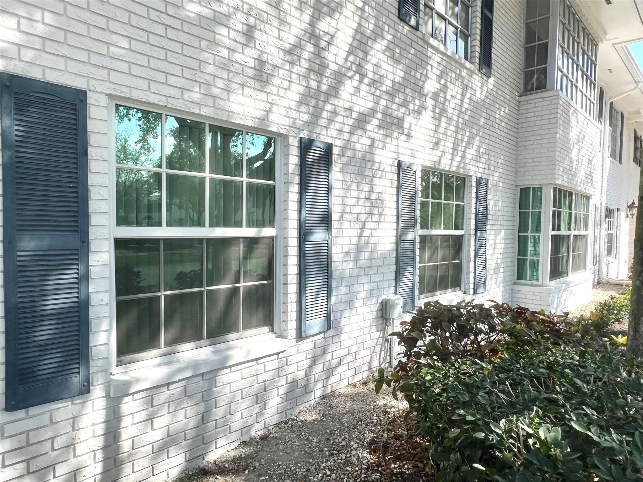 IMPERIAL POINT COLONNADES - Residential