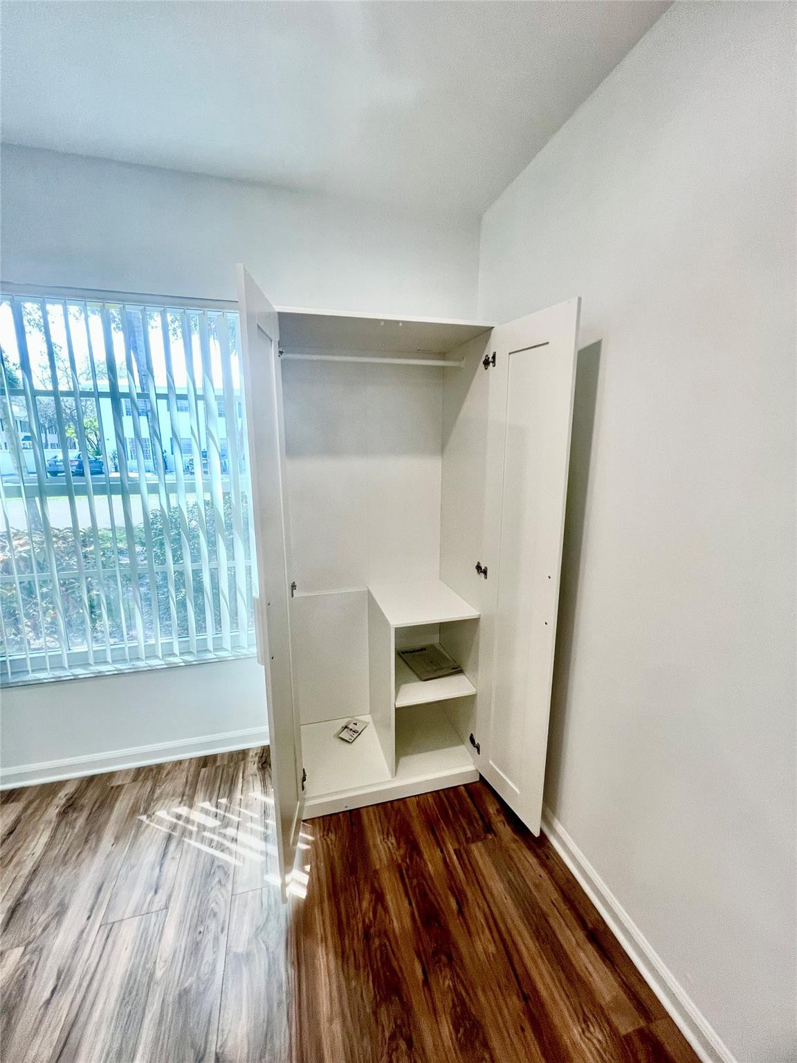 IMPERIAL POINT COLONNADES - Residential