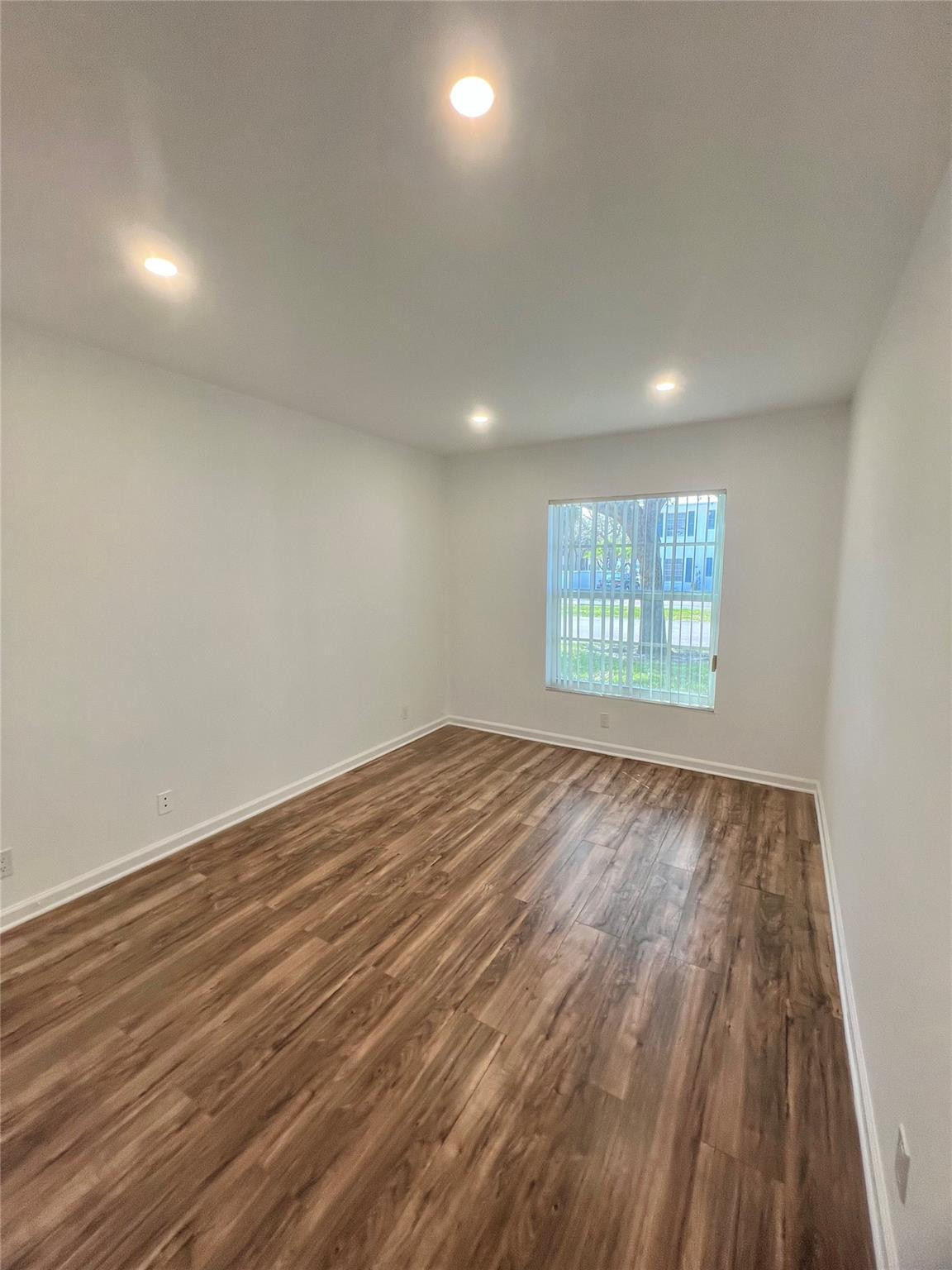 IMPERIAL POINT COLONNADES - Residential