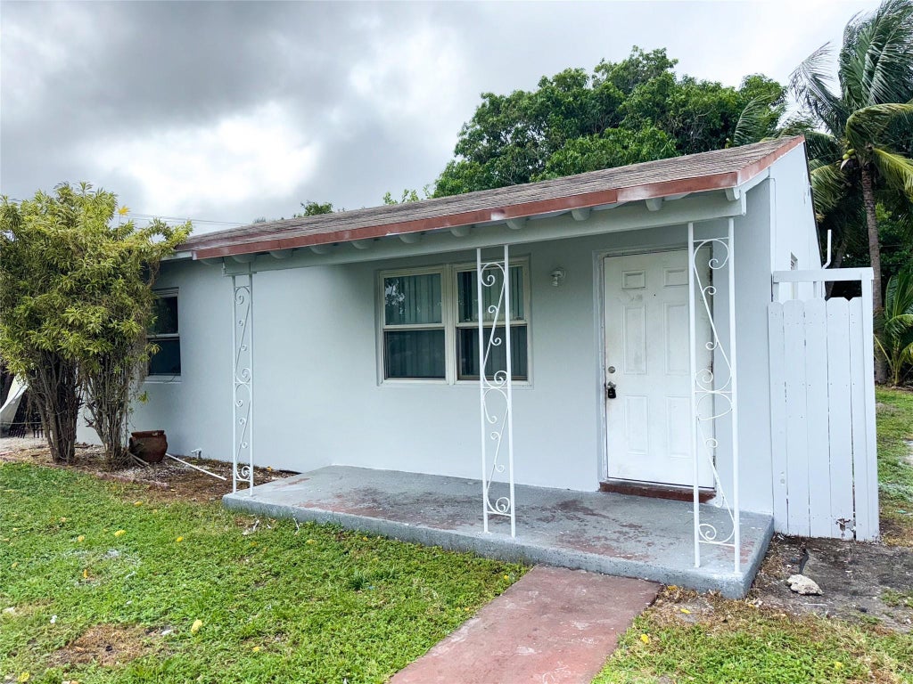 Photo of 1405 NW 6TH Avenue, Fort Lauderdale, FL 33311 (MLS # B26080187)