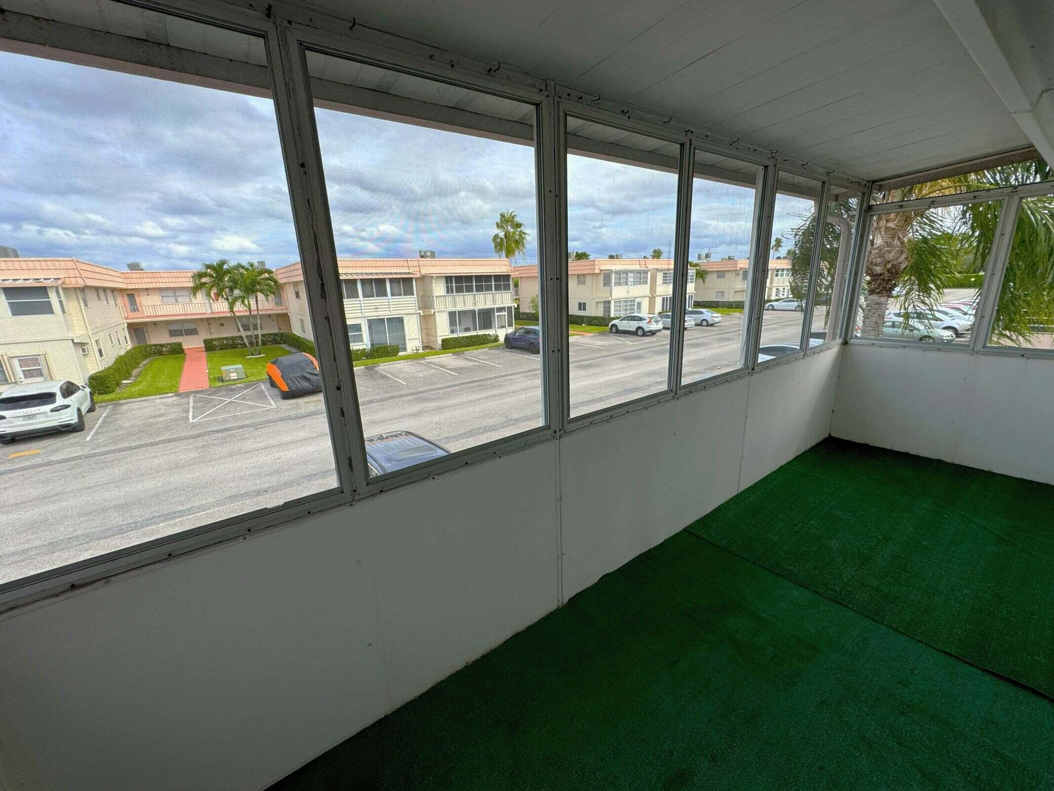 KINGS POINT SAXONY CONDOS - Residential