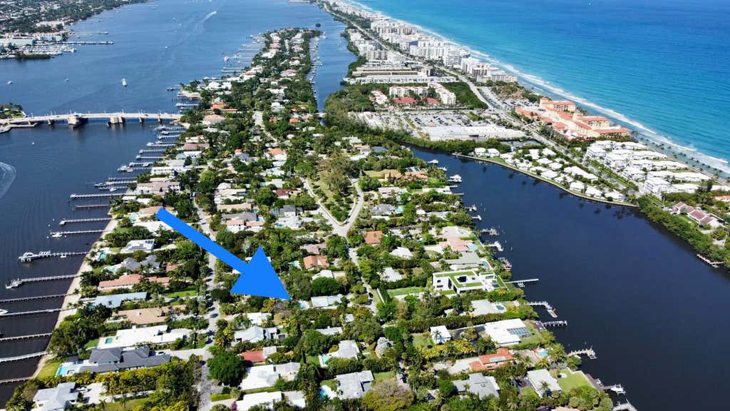 Photo of 601 SE Atlantic Drive, Lantana, FL 33462 (MLS # B26061909)