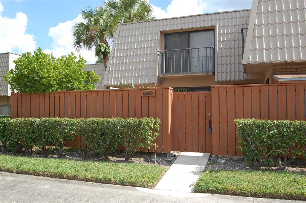 Real nice, clean, great location, ceiling fans, full size washer and dryer, Tile downstairs, new vinyl plank flooring upstairs. Sandalwood South Community offers two community pools, tennis courts, Tot Lots, Racquetball Courts and Picnic areas. Conveniently located to I-95, City Place, and much more. No Pets, No smoking Association application fee $250. and $150. per adult for Credit and background. Landlord will pay for half of these fees upon approval of application by HOA. Tenant required to have Renters Insurance with Landlords listed as additionally insured. HOA REQUIRES ONE TENANT ON LEASE TO HAVE AT LEAST A 700 CREDIT SCORE.