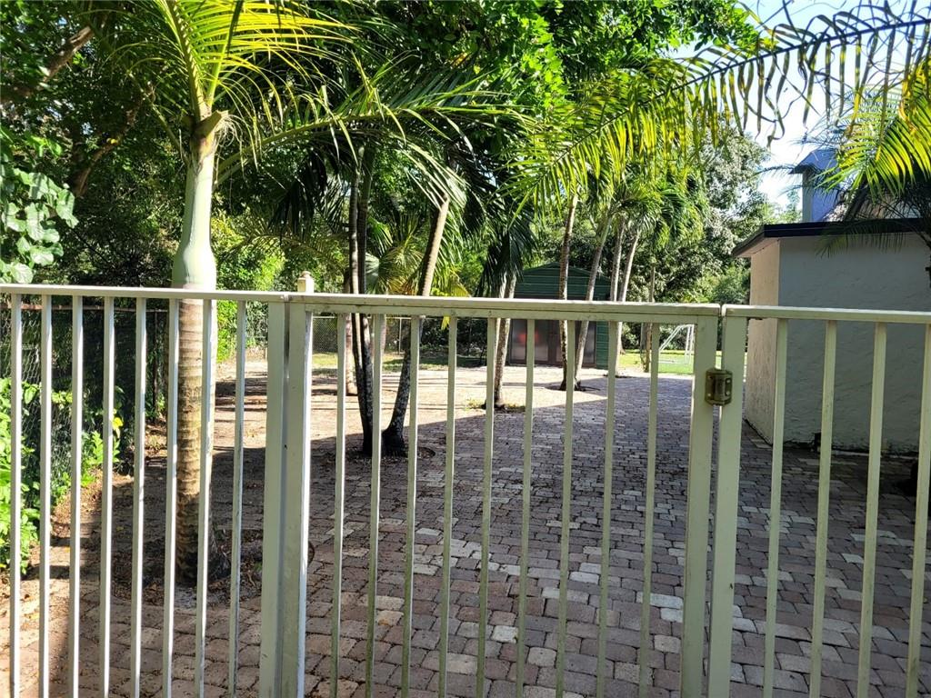 WINSTON PARK SEC ONE-A - Residential