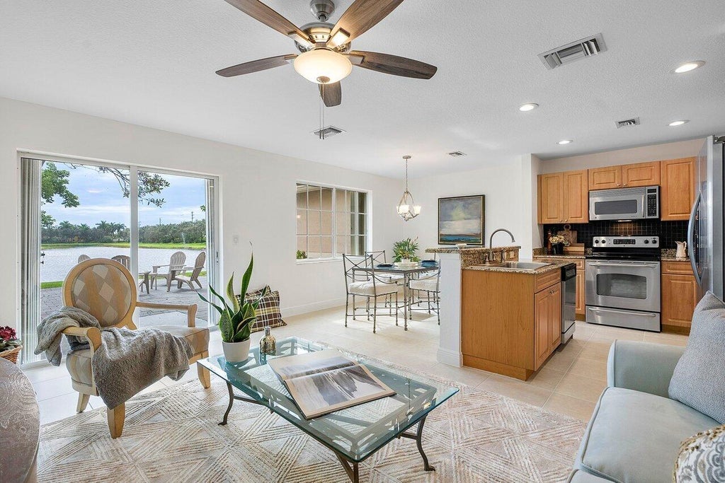 Photo of 6748 Old Farm Trail, Boynton Beach, FL 33437 (MLS # R11141222)
