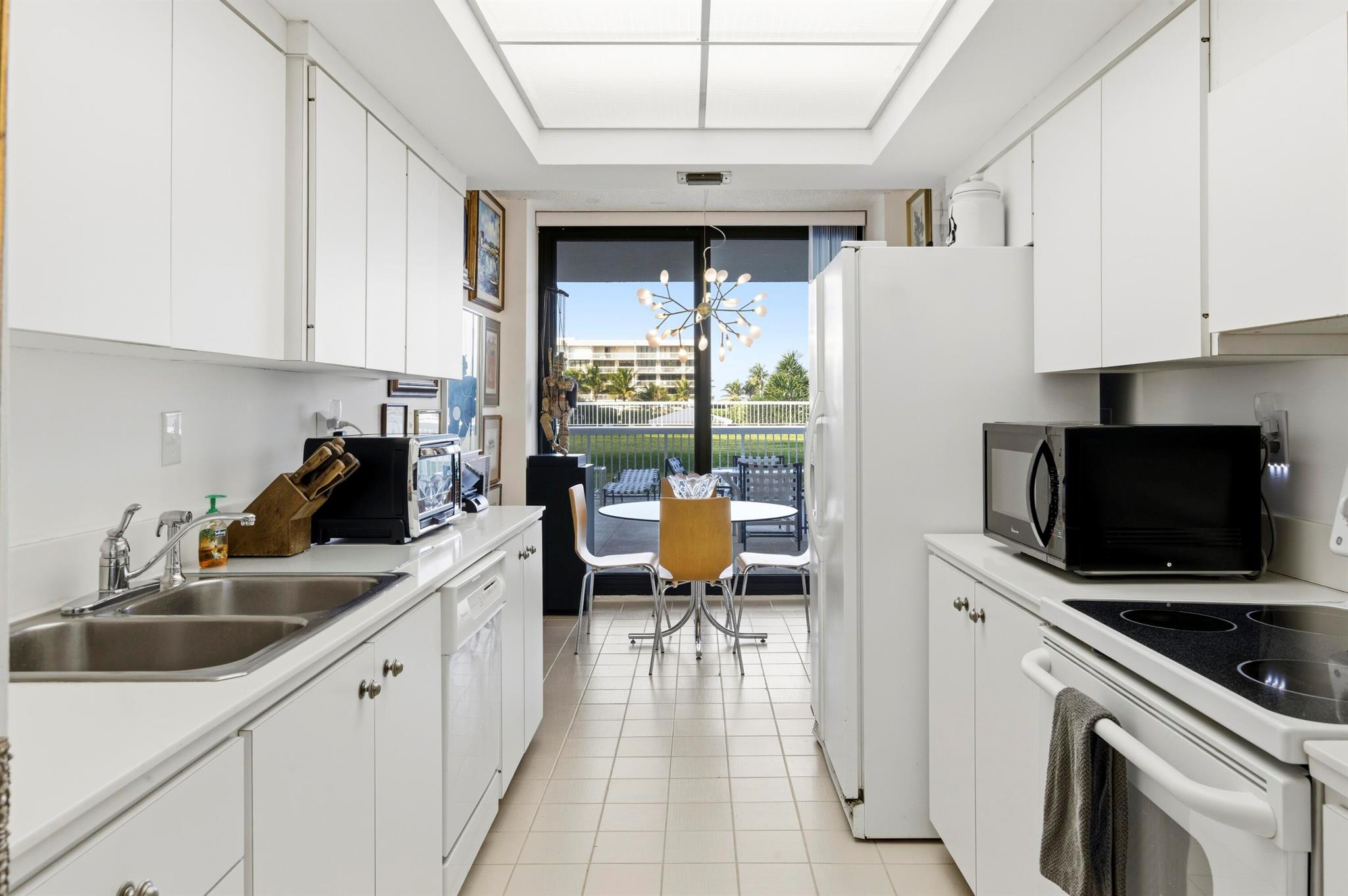 MERIDIAN OF PALM BEACH - Residential