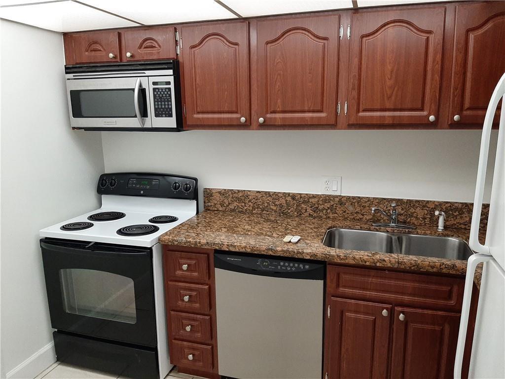 BEAUTIFUL CONDO WITH OVERSIZED BALCONY, ALL TILE FLOORS, VERY SPACIOUS, BRIGHT 1 BEDROOM WITH 1 1/2 BATHROOM. WATER AND SEWER ARE INCLUDED IN RENT. GATED COMMUNITY. THIS IS A MUST-SEE RENTAL. ONCE YOU WALK IN, YOU WILL WANT TO RENT IT. GREAT UNIT, DO NOT MISS IT. HOA REQUIRES 670 CREDIT AND 40K INCOME. JUST SEND YOUR OFFER!
