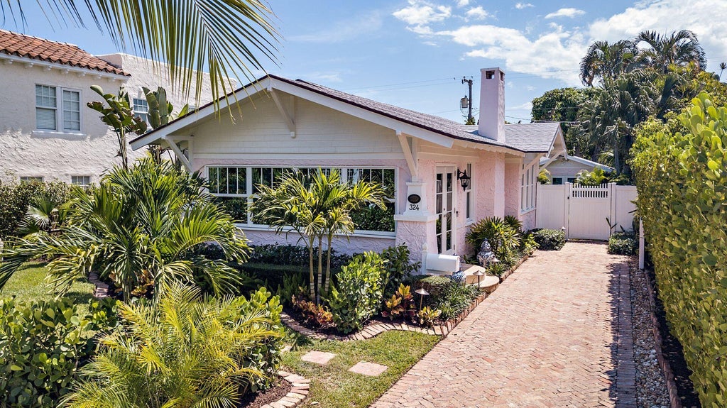 Photo of 324 Edgewood Drive, West Palm Beach, FL 33405 (MLS # R10929957)