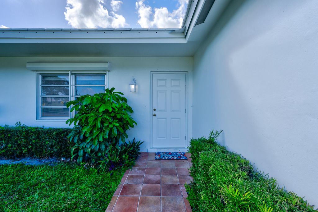 Photo of 1299 SW 12th Avenue, Boca Raton, FL 33486 (MLS # R11121361)