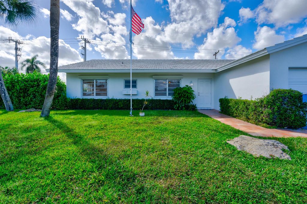 Photo of 1299 SW 12th Avenue, Boca Raton, FL 33486 (MLS # R11121361)