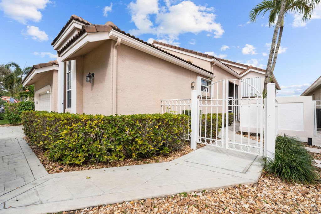 Photo of 6938 Briarlake Circle, West Palm Beach, FL 33418 (MLS # B26002341)