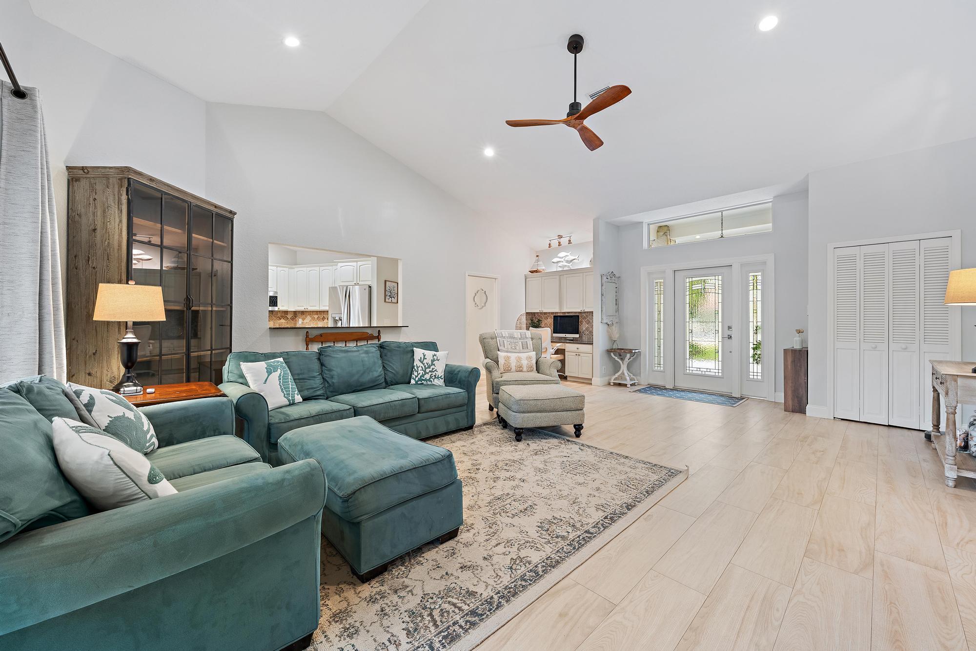 SHORES 4 - Residential