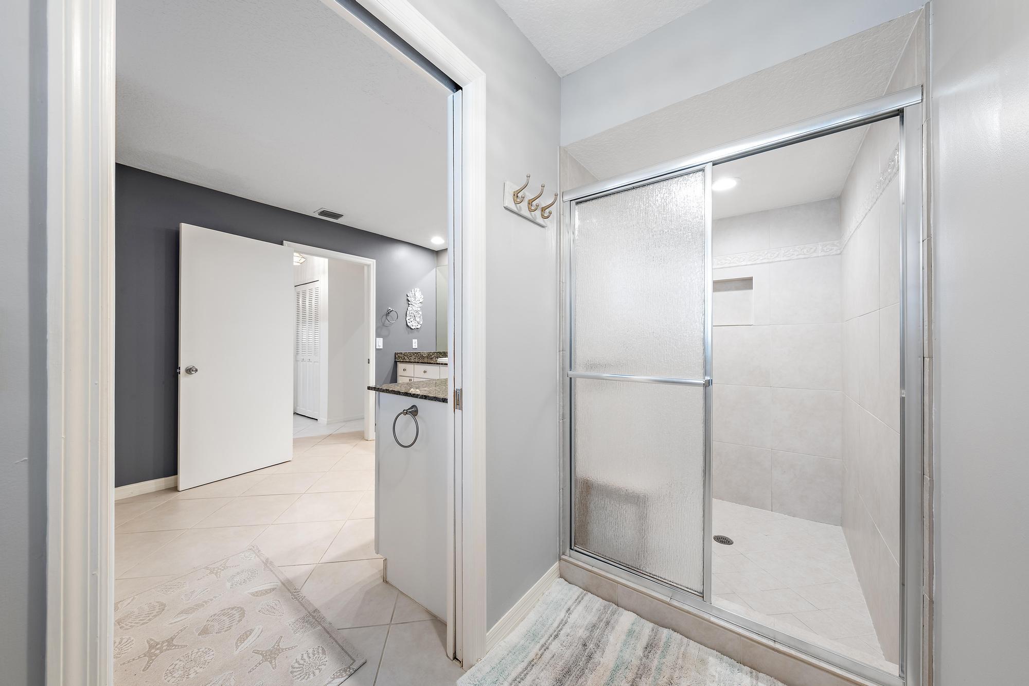 SHORES 4 - Residential