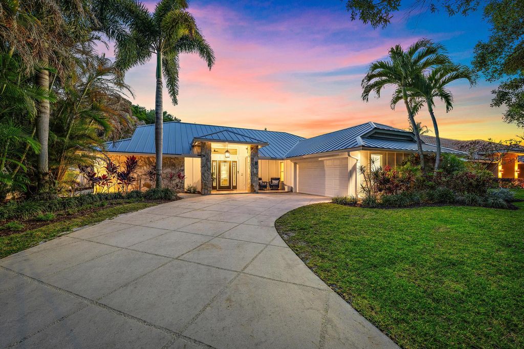 Photo of 6462 Winding Lake Drive, Jupiter, FL 33458 (MLS # B26015861)